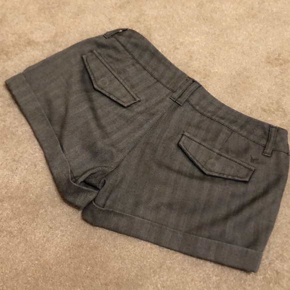 [SOLD] AEO Pinstripes Smoke Color Shorts W24/25 - Picture 3 of 6